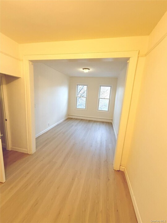 90-48-90171 171st St in Queens, NY - Building Photo