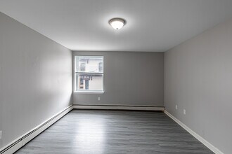 Stuart Apartments in Hartford, CT - Building Photo - Interior Photo