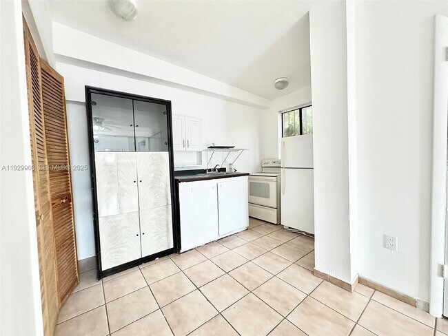 1200 NW 37th Ave in Miami, FL - Building Photo - Building Photo