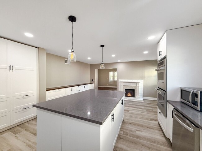 5816 Radio Ct in San Diego, CA - Building Photo - Building Photo