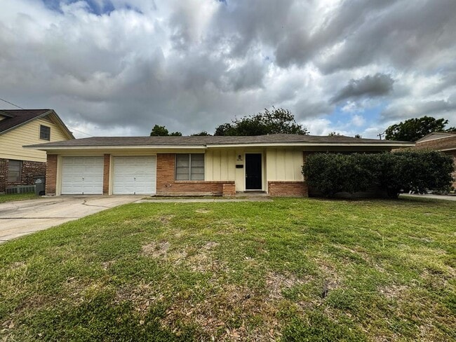 property at 2606 E Locust Ave