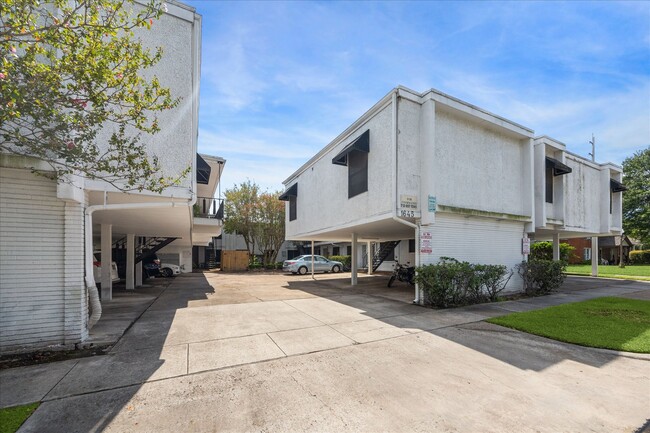 1645 W Main St in Houston, TX - Foto de edificio - Building Photo