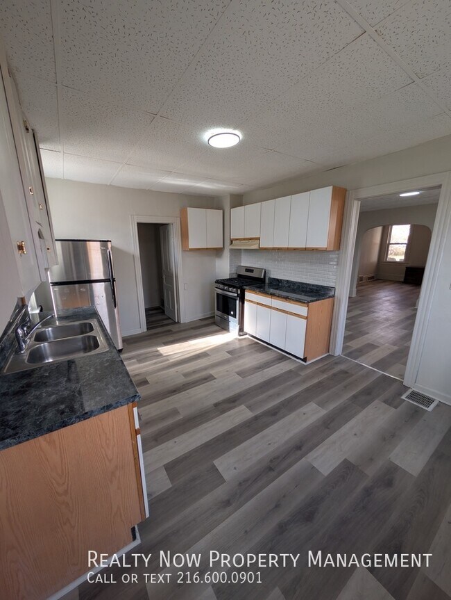 7501 Berry Ave in Cleveland, OH - Building Photo - Building Photo