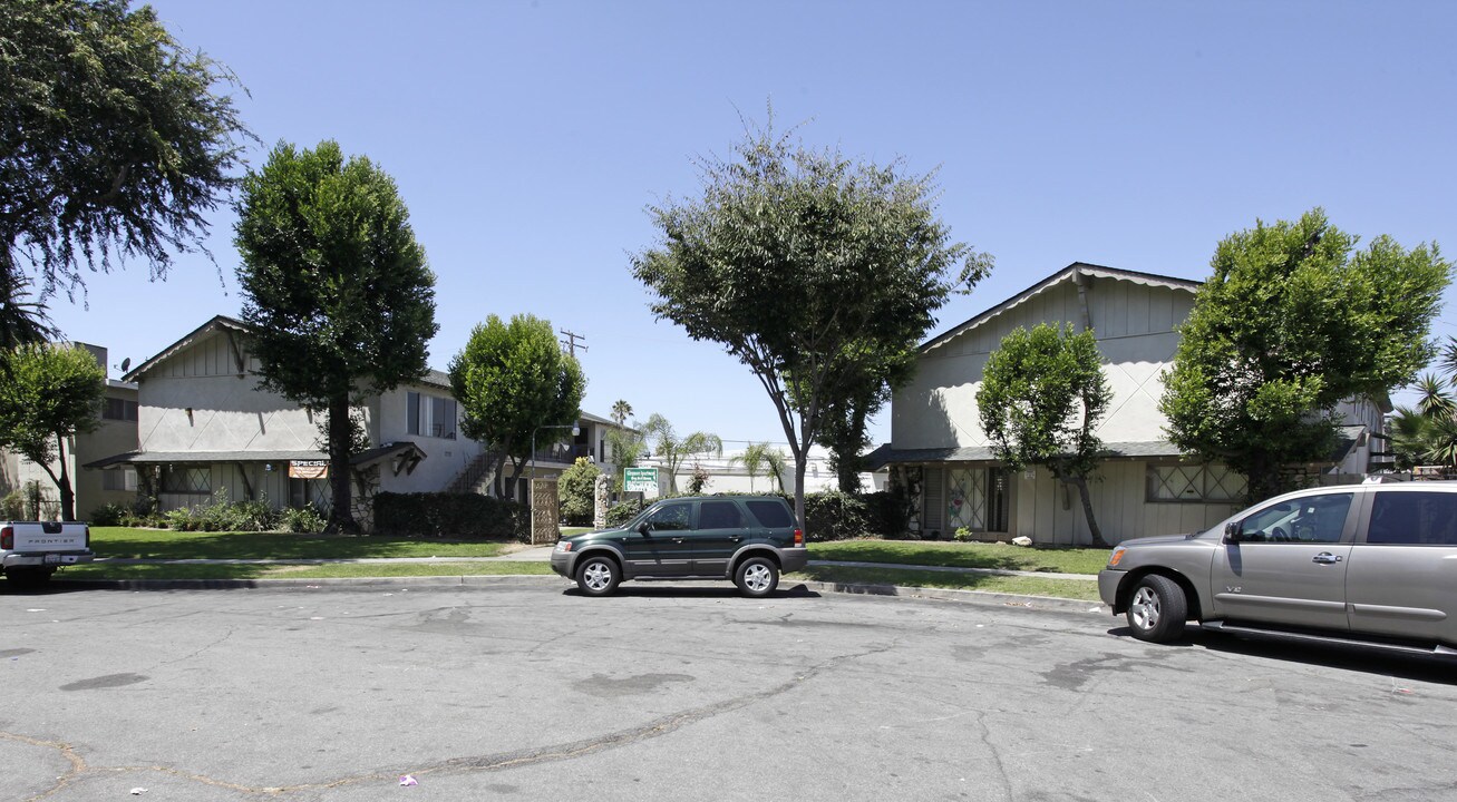 Glenmore Apartments in Anaheim, CA - Foto de edificio