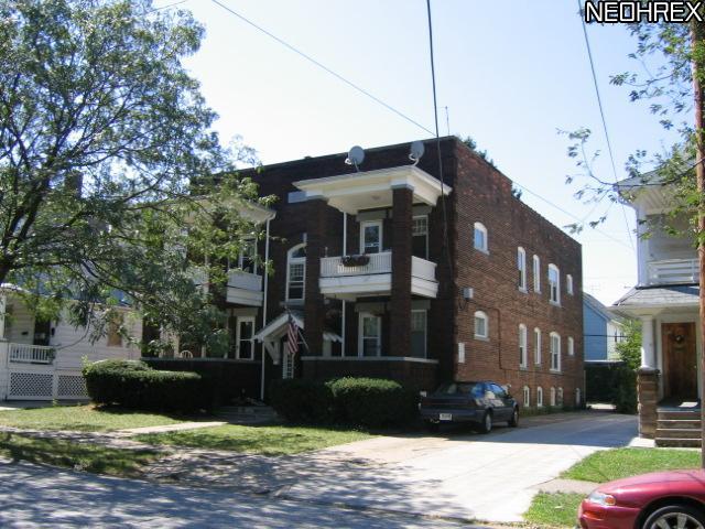 2048 W 98th St in Cleveland, OH - Foto de edificio