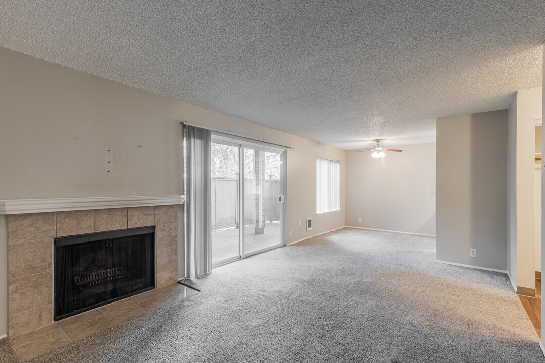 Woodlake in Portland, OR - Building Photo