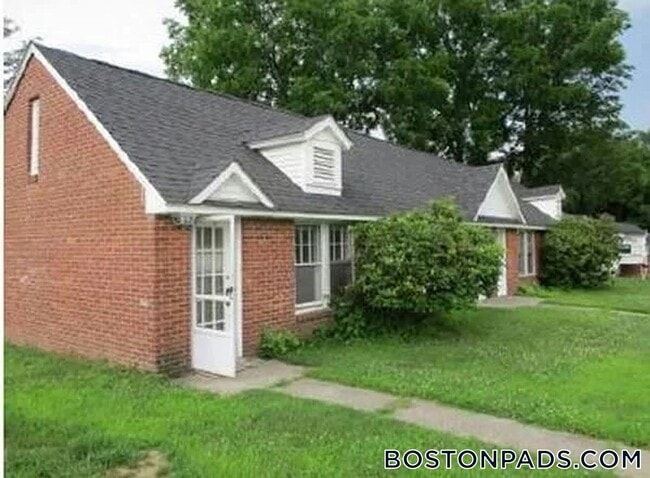 15 Dairy Ln, Unit 3 in Lancaster, MA - Foto de edificio - Building Photo