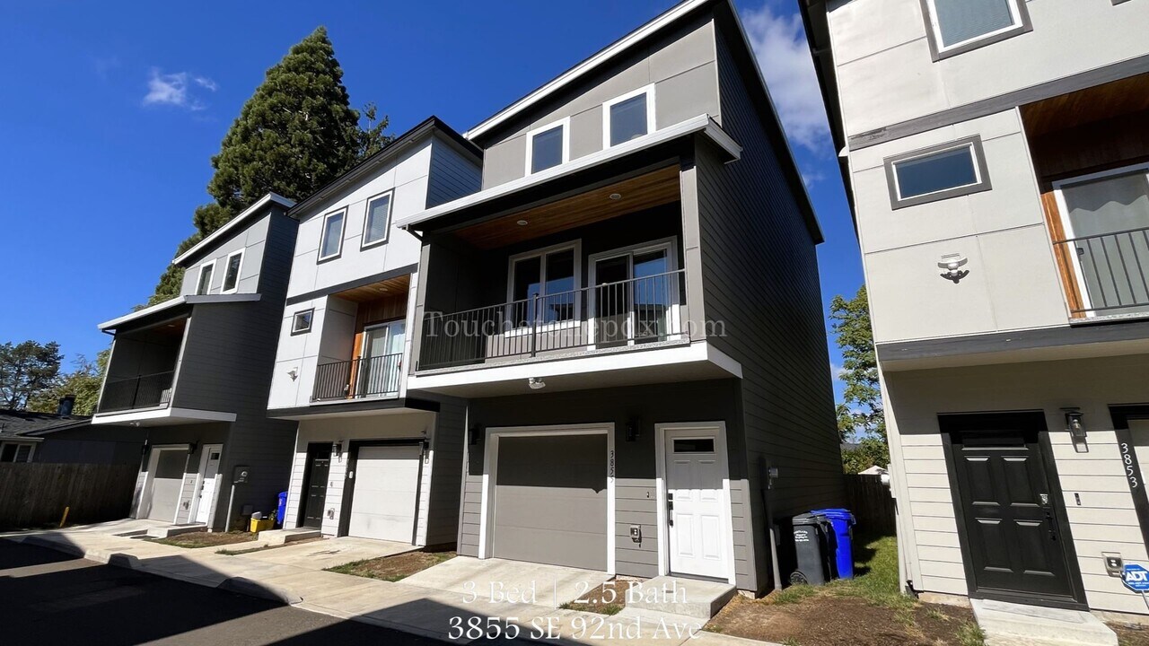 3855 SE 92nd Ave in Portland, OR - Building Photo