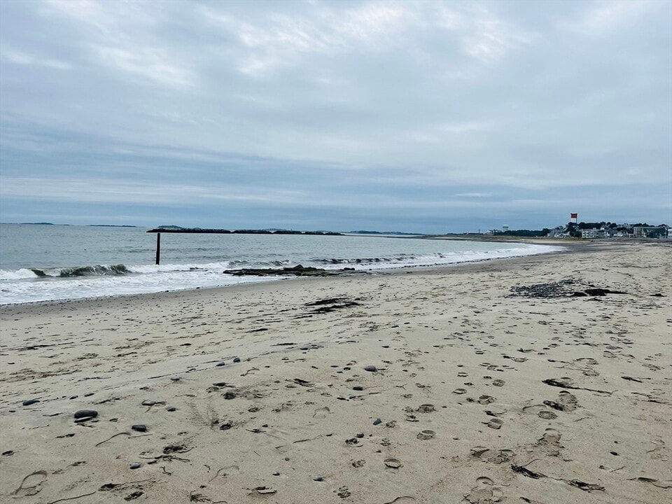 19 Beach Rd in Winthrop, MA - Building Photo