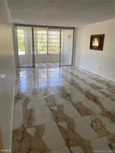 1501 NE 191st St-Unit -# C in Miami, FL - Foto de edificio - Building Photo