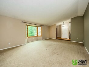 8421 E Columbia Dr in Spokane, WA - Foto de edificio - Building Photo