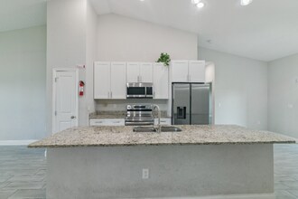 969 Cambridge Ct in Poinciana, FL - Building Photo - Building Photo