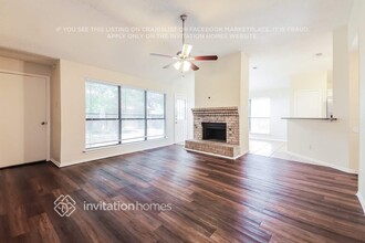 2317 Lakeshore Ln in Rowlett, TX - Foto de edificio - Building Photo