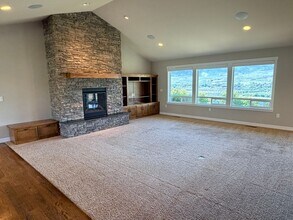 2778 SE Falcon View Dr in East Wenatchee, WA - Building Photo - Building Photo