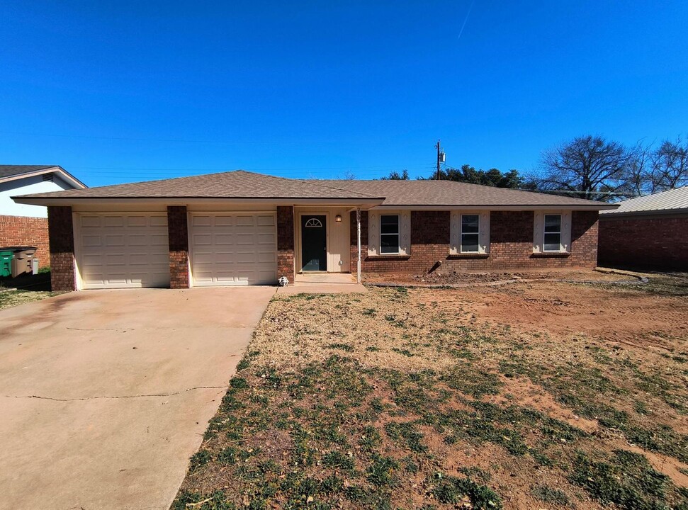 230 Nottingham Trail in San Angelo, TX - Building Photo