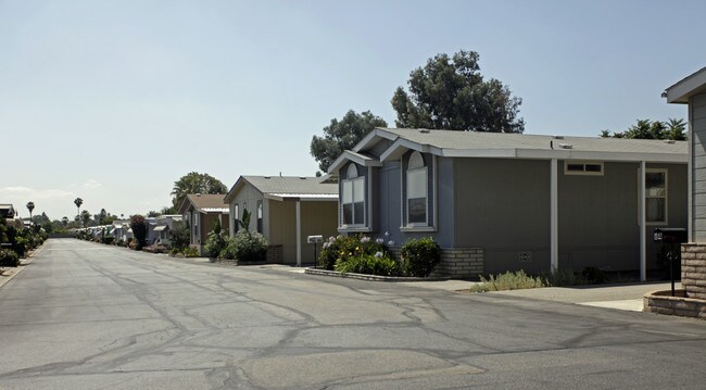 Rancho Rialto in Rialto, CA - Foto de edificio - Building Photo