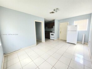 2141 NW 91st St in Miami, FL - Building Photo - Building Photo