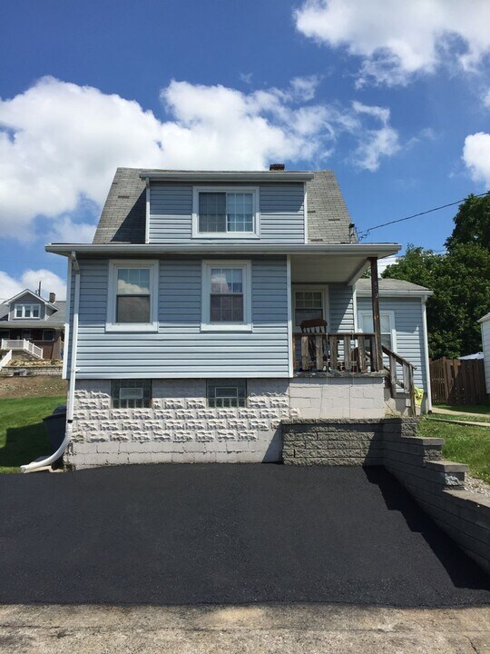 450 Schwartz Ave in Pittsburgh, PA - Building Photo