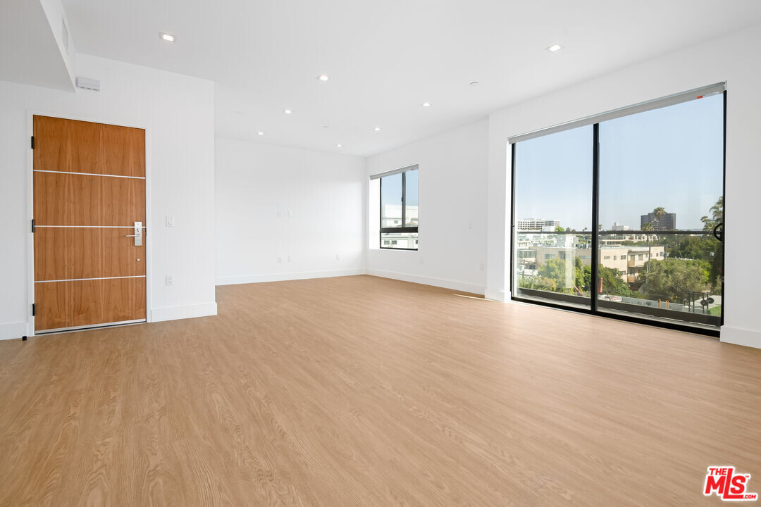 8555 Colgate Ave in Los Angeles, CA - Building Photo