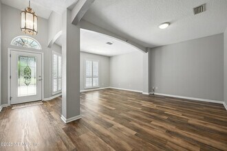 4565 E Seneca Dr in Jacksonville, FL - Building Photo - Building Photo