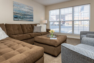 Willow Oaks Apartments in Louisville, KY - Building Photo - Interior Photo