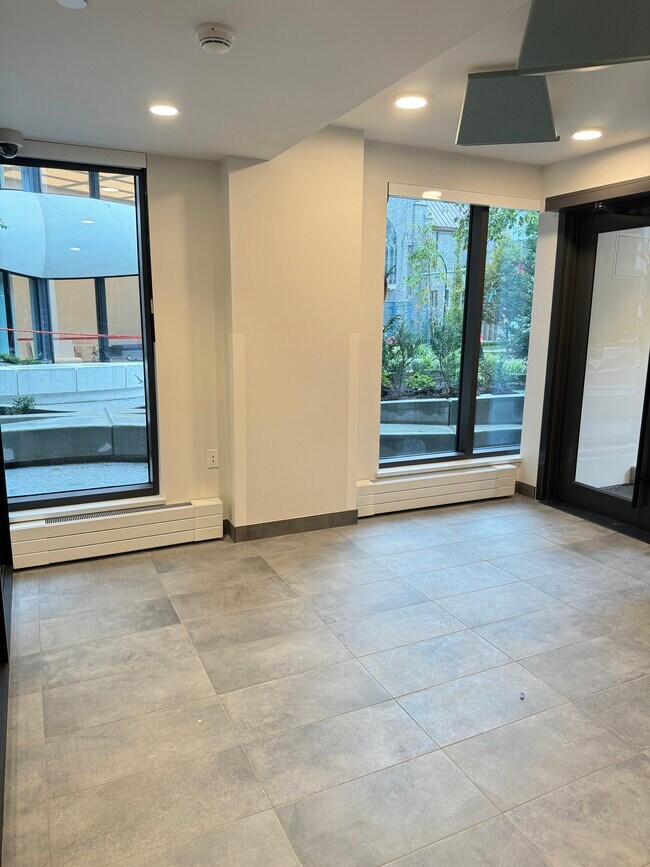 1045 Nelson St in Vancouver, BC - Building Photo - Building Photo