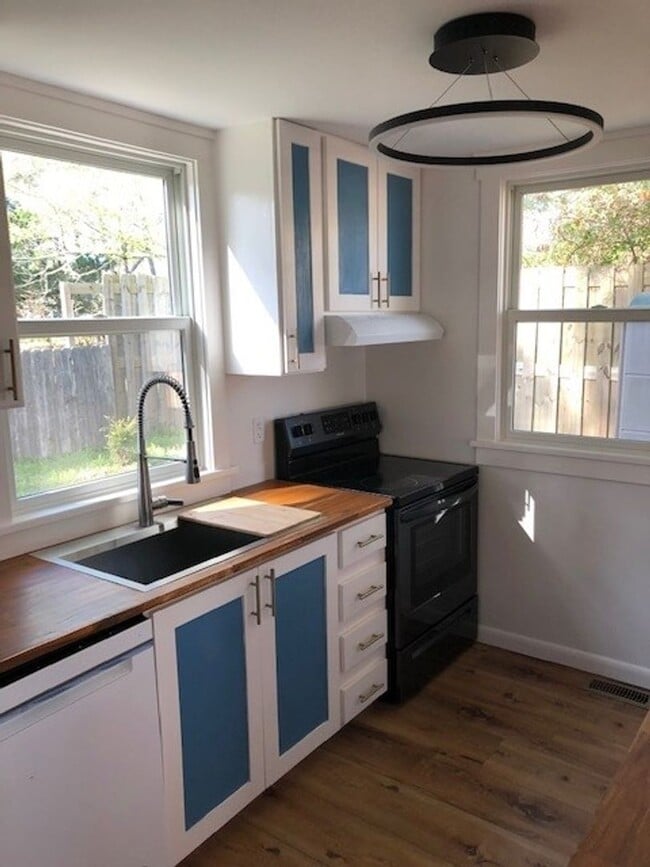 107 B Etheridge Rd in Manteo, NC - Building Photo - Building Photo