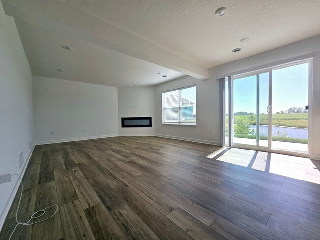 1103 Middlefield Rd in Medina, MN - Building Photo - Building Photo