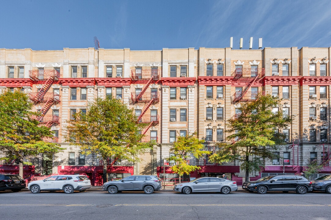 623 Metropolitan Ave in Brooklyn, NY - Building Photo