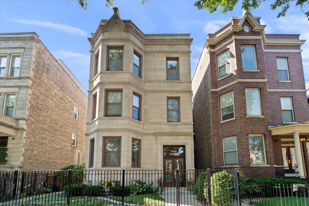 3746 N Lakewood Ave in Chicago, IL - Building Photo