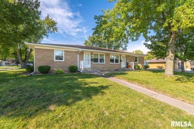 3161 5th St in East Moline, IL - Building Photo - Building Photo