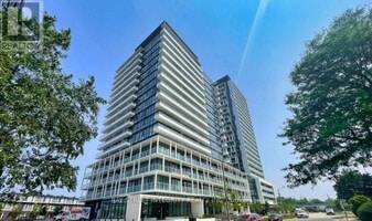 180 Fairview Mall Dr in Toronto, ON - Building Photo