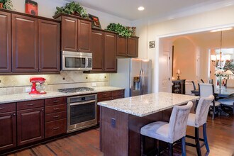 3708 Broughton Cir in Atlanta, GA - Building Photo - Building Photo