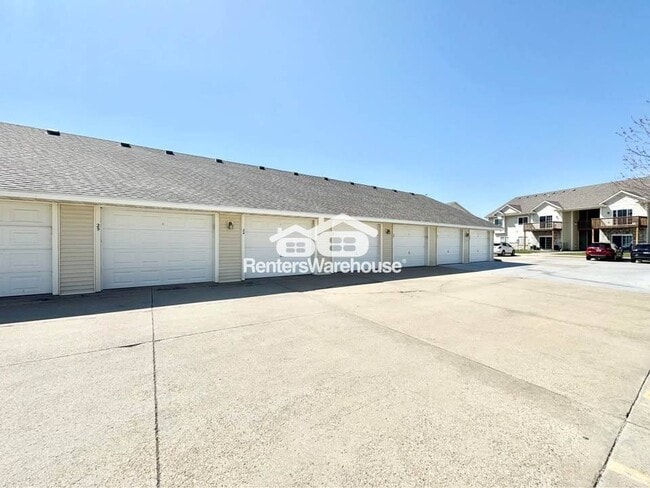 1624 NW Prairie Lakes Dr in Ankeny, IA - Foto de edificio - Building Photo