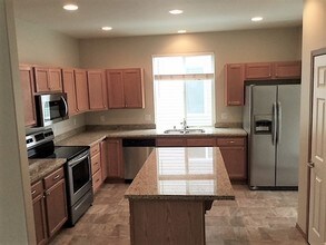 1627 182nd St E in Spanaway, WA - Foto de edificio - Building Photo