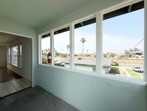 1900-1904 Broadway St in Oceanside, CA - Building Photo - Building Photo