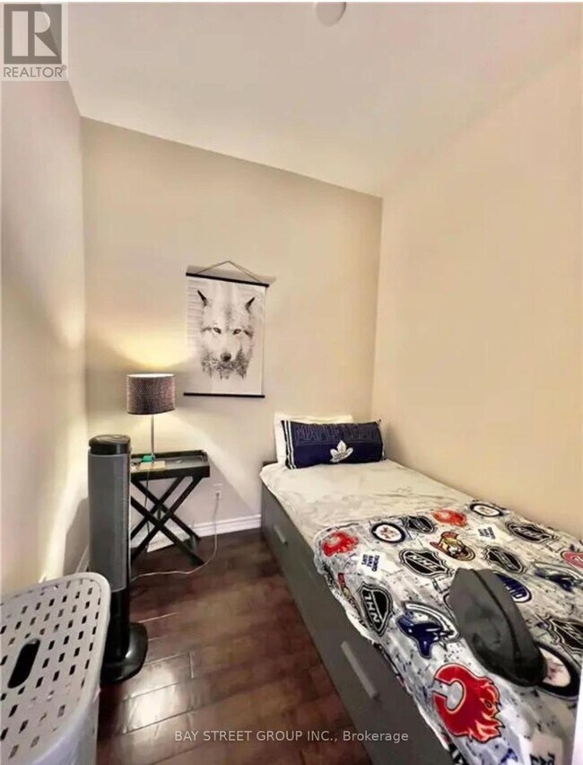 5327 Upper Middle Rd in Burlington, ON - Building Photo - Building Photo