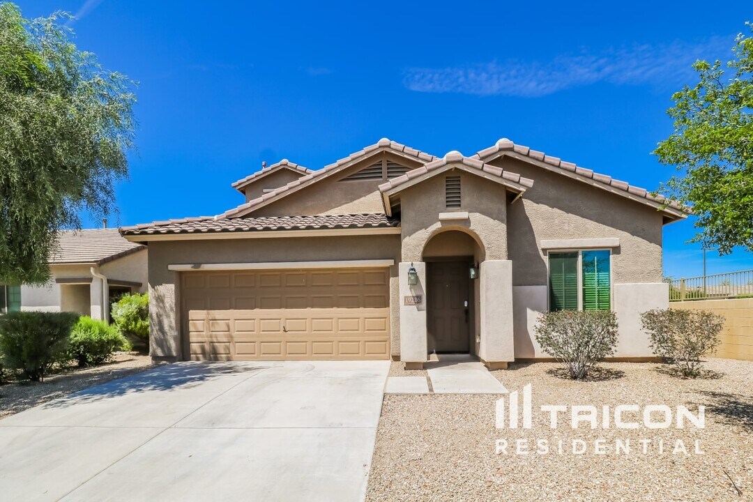 19226 W Monroe St in Buckeye, AZ - Foto de edificio