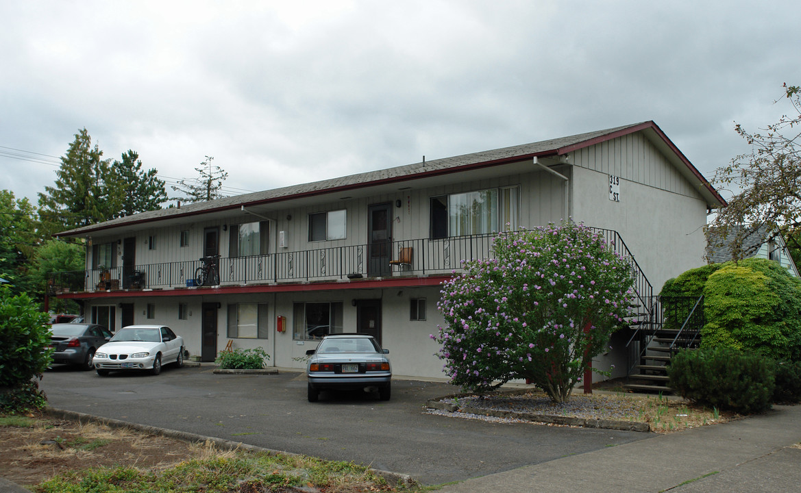 319 C St in Springfield, OR - Building Photo