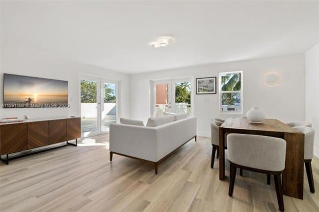 1005 8th St in Miami Beach, FL - Building Photo - Building Photo