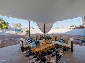 2040 E Monte Vista Rd, Unit Casita in Phoenix, AZ - Foto de edificio - Building Photo