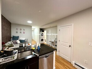 12 Parker Hill Ave, Unit 1 in Boston, MA - Foto de edificio - Building Photo