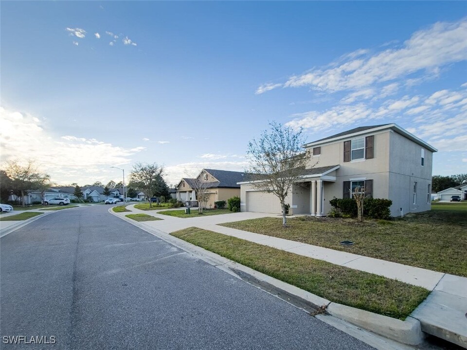 13715 Garden Hills Dr in Spring Hill, FL - Building Photo