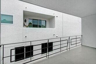 1121 California Ave in Santa Monica, CA - Foto de edificio - Building Photo
