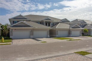 208 Indies Dr E in Naples, FL - Building Photo