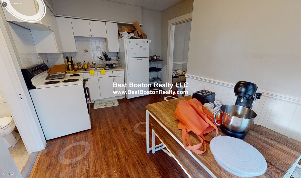 8 A Forest St in Cambridge, MA - Building Photo