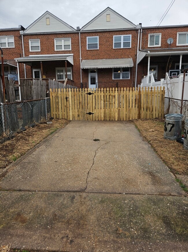 7837 Kavanagh Rd in Dundalk, MD - Building Photo - Building Photo