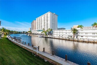 440 Paradise Isle Blvd in Hallandale Beach, FL - Building Photo - Building Photo