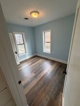 211 E Cherry St in Centralia, WA - Building Photo - Building Photo