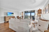 11030 Gulf Shore Dr, Unit 1101 in Naples, FL - Foto de edificio - Building Photo